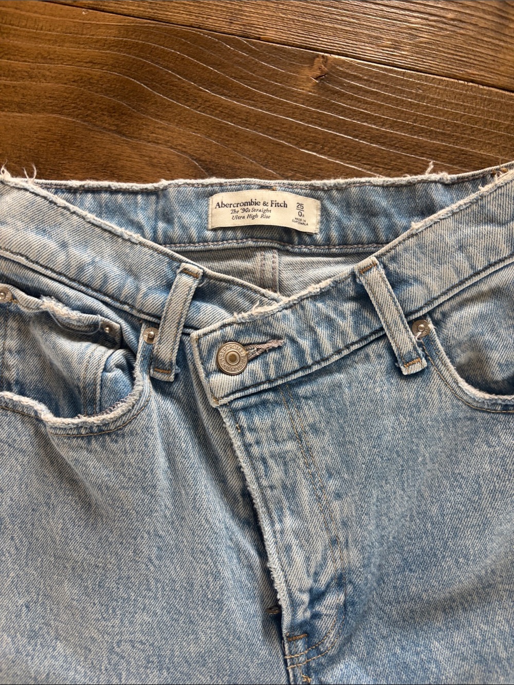 Abercrombie & Fitch The 90’s Strait Ultra High Rise Jeans - Size 0 - Picture 3 of 5